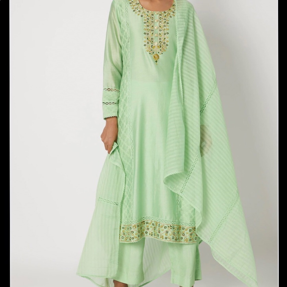 Nadima Saqib Mint Green Embroidered Kurta Set (via Pernia’s Pop-Up Shop)